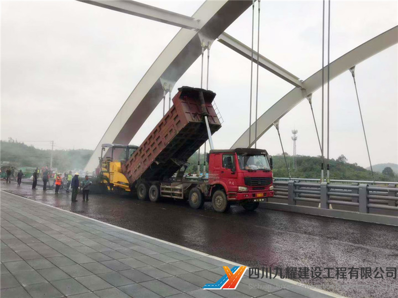 成都创意路钢桥面沥青铺装项目