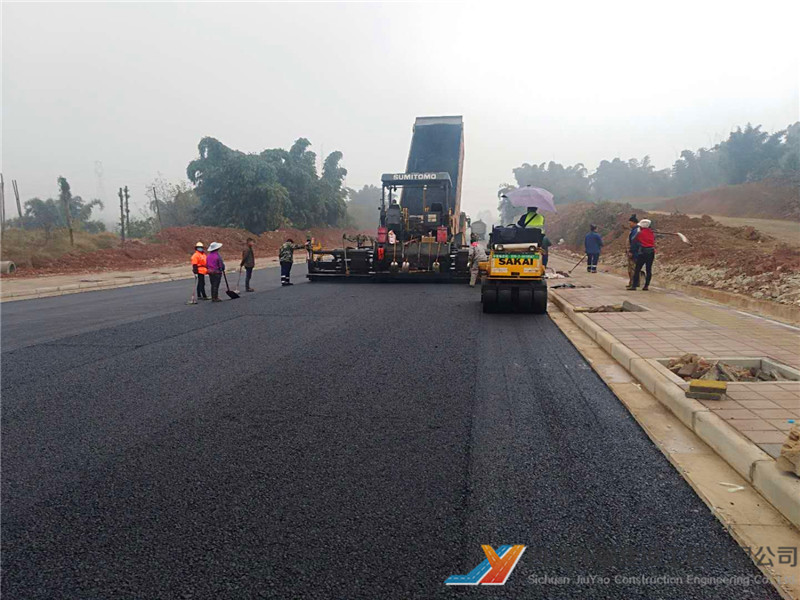 新津县滨河路正公路路口段沥青路面工程