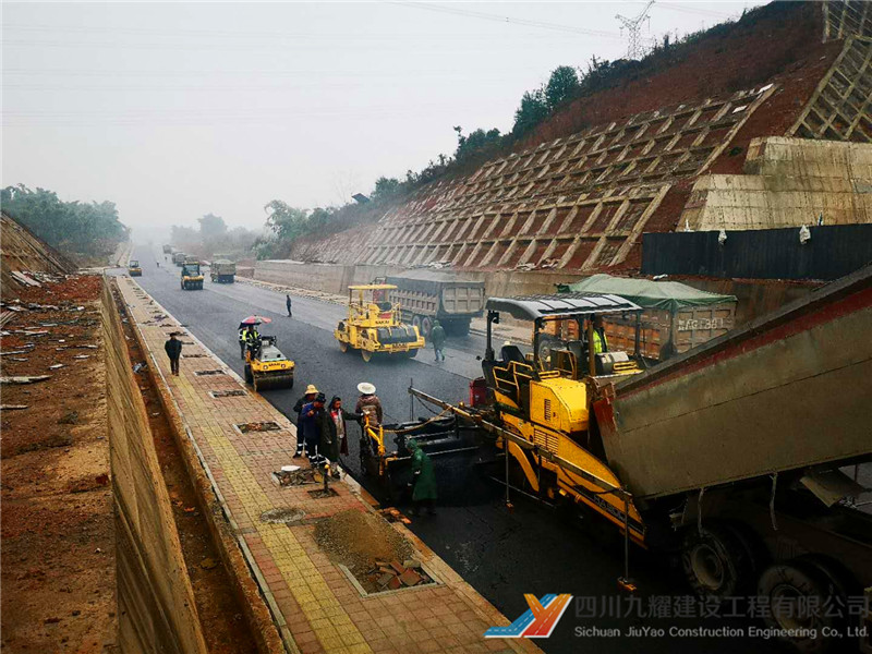 新津县滨河路正公路路口段沥青路面工程