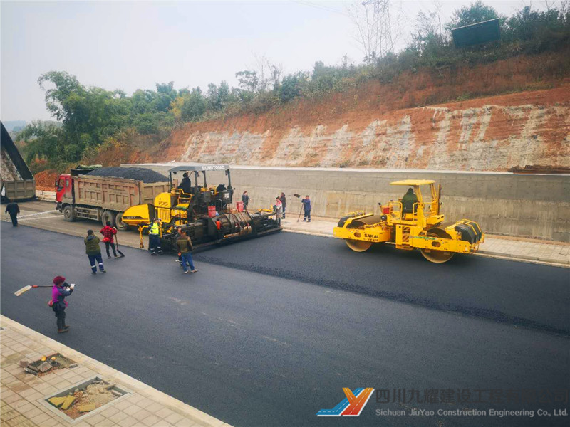 新津县滨河路正公路路口段沥青路面工程